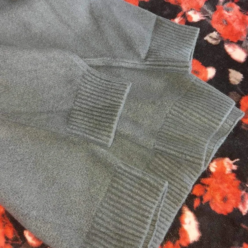 Abercrombie and Fitch Sweater size XL NWT